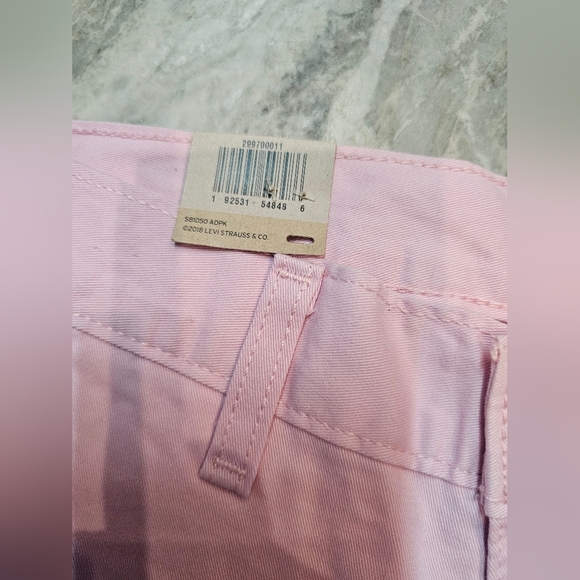Levi’s Classic Chino Shorts Pink W27 Size 4 NWT Mid Rise Easy Fit - Picture 3 of 9